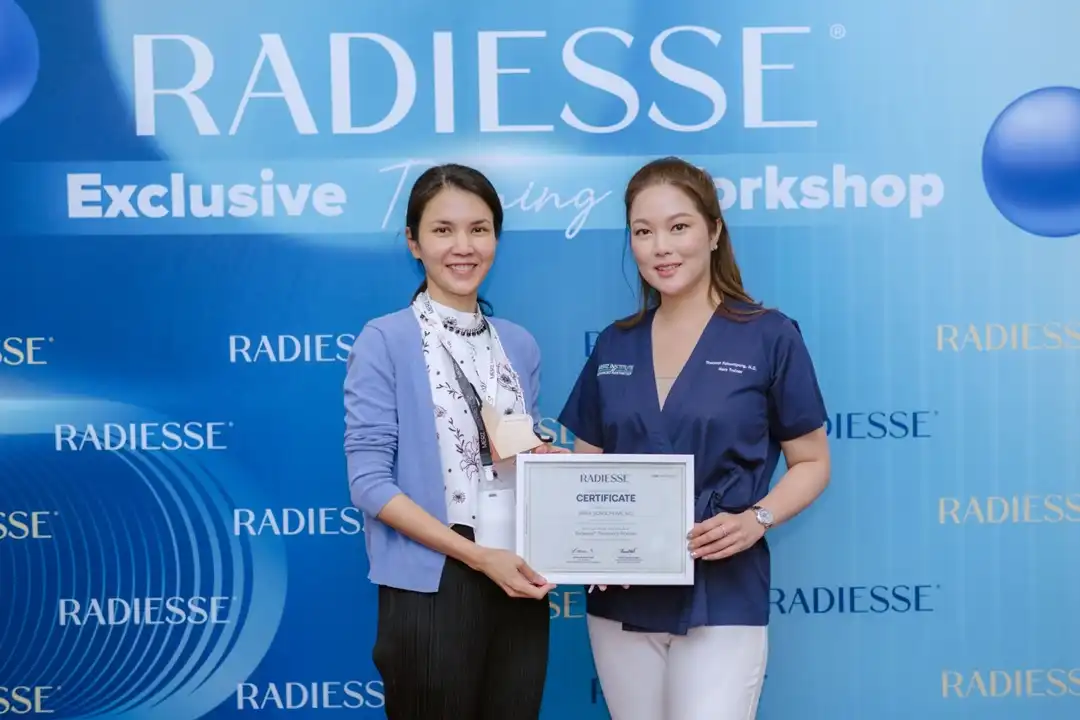 คุณหมอฝนสอนฉีด Radiesse ในบทบาทของ Merz KOL 7