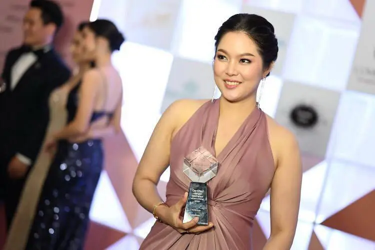 ธารารินคลินิกคว้ารางวัล สูงสุด Top 1 ในภาคอีสาน ฉีดฟิลเลอร์ JUVEDERM และโบอเมริกา